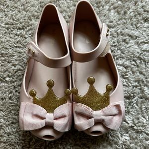 Mini Melissa jelly shoes.